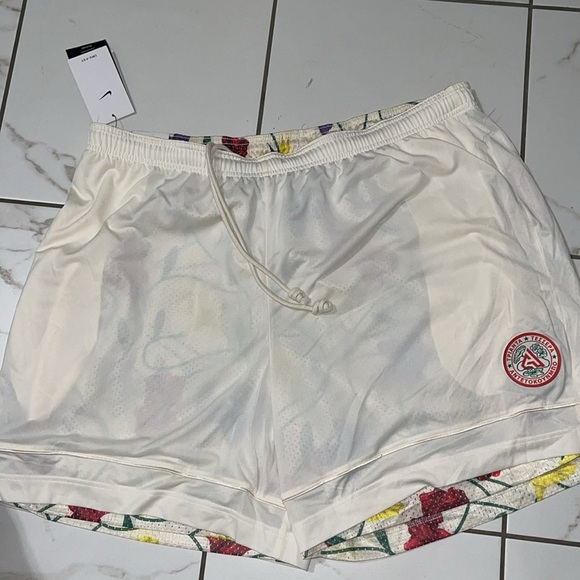 NIKE GIANNIS Reverse-able ISSUE BASKETBALL SHORTS in PALE IVORY/MALACHITE - Picture 13 of 15